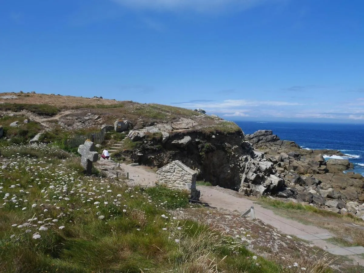 Holiday home Comfortable Cottage Close To The Beach, Portsall, 2 Canoes Ploudalmezeau France