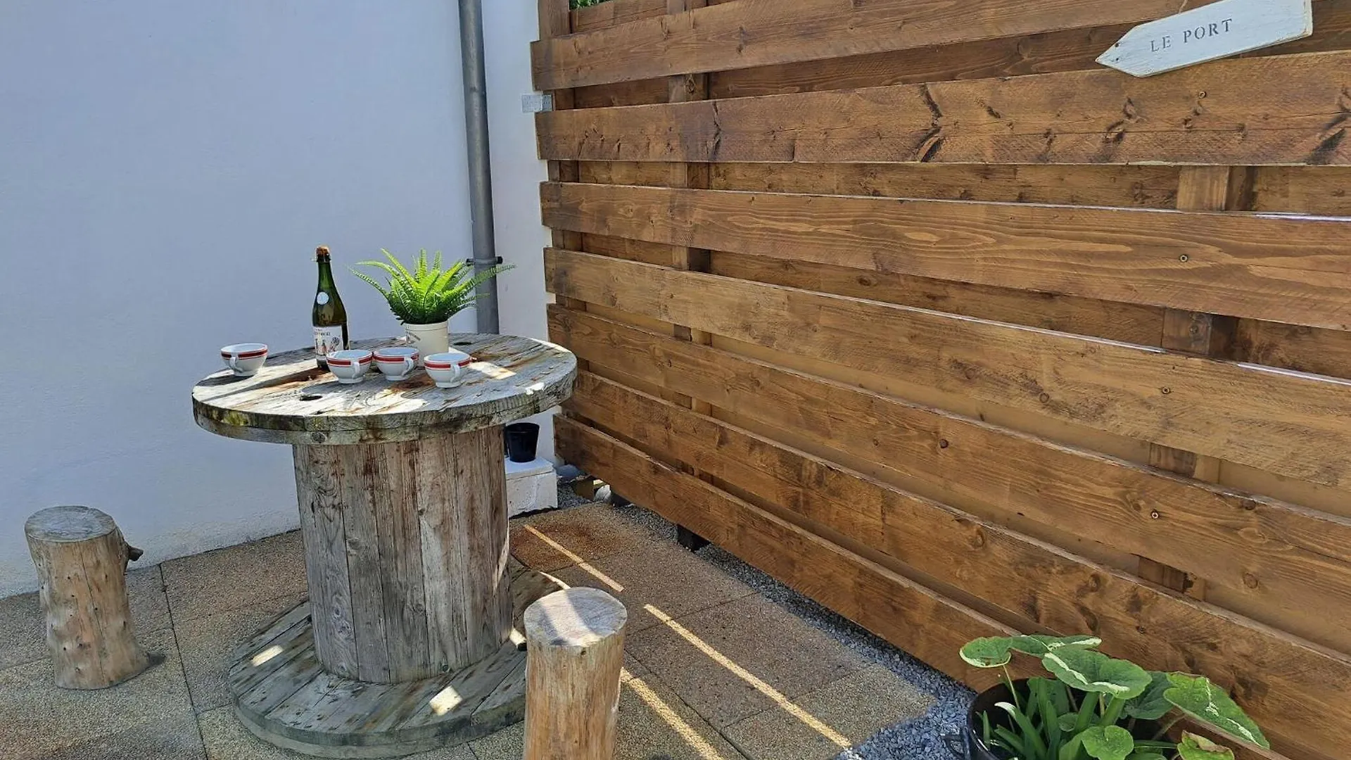 Holiday home Comfortable Cottage Close To The Beach, Portsall, 2 Canoes Ploudalmezeau France