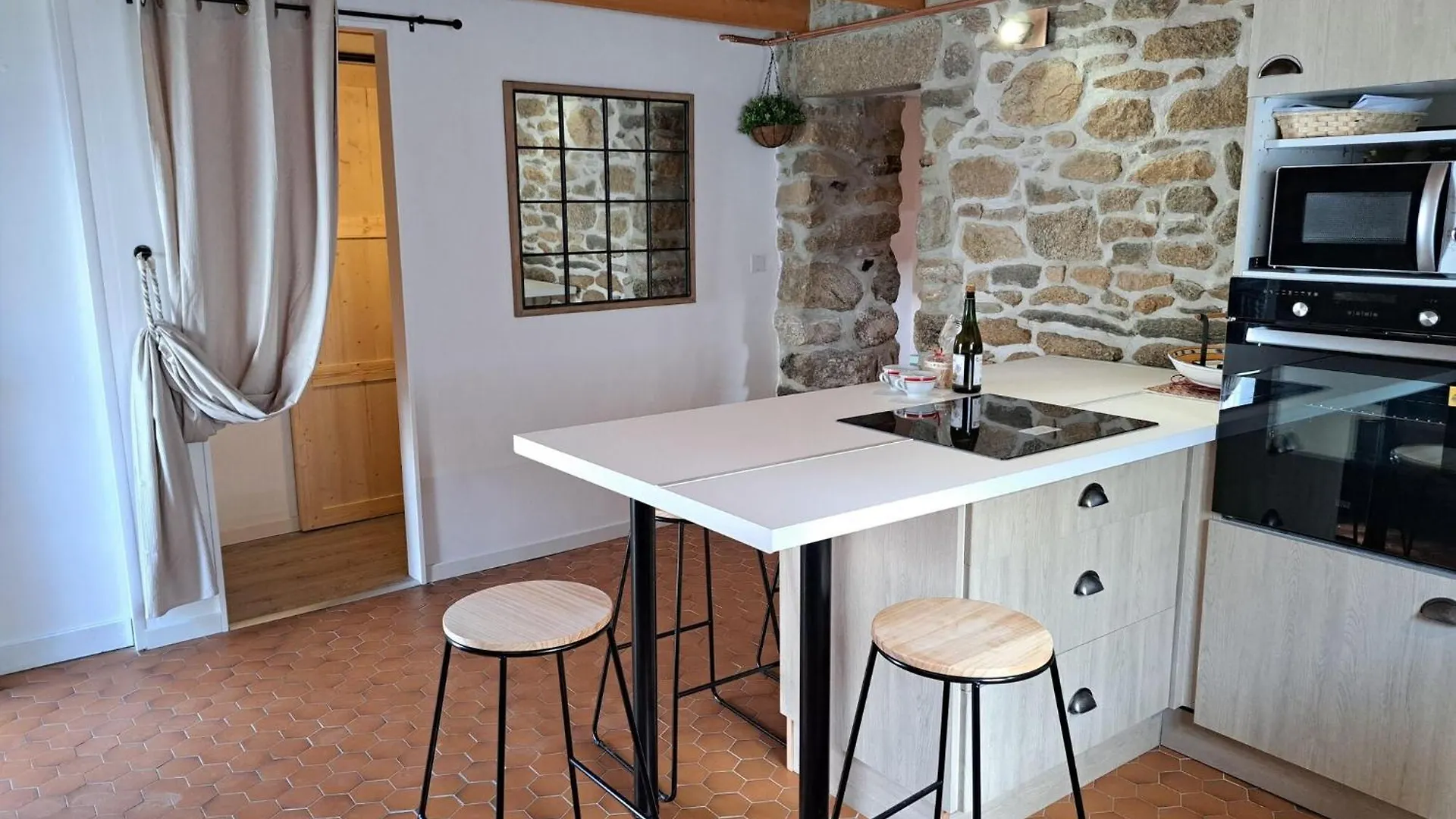 Comfortable Cottage Close To The Beach, Portsall, 2 Canoes Ploudalmezeau France